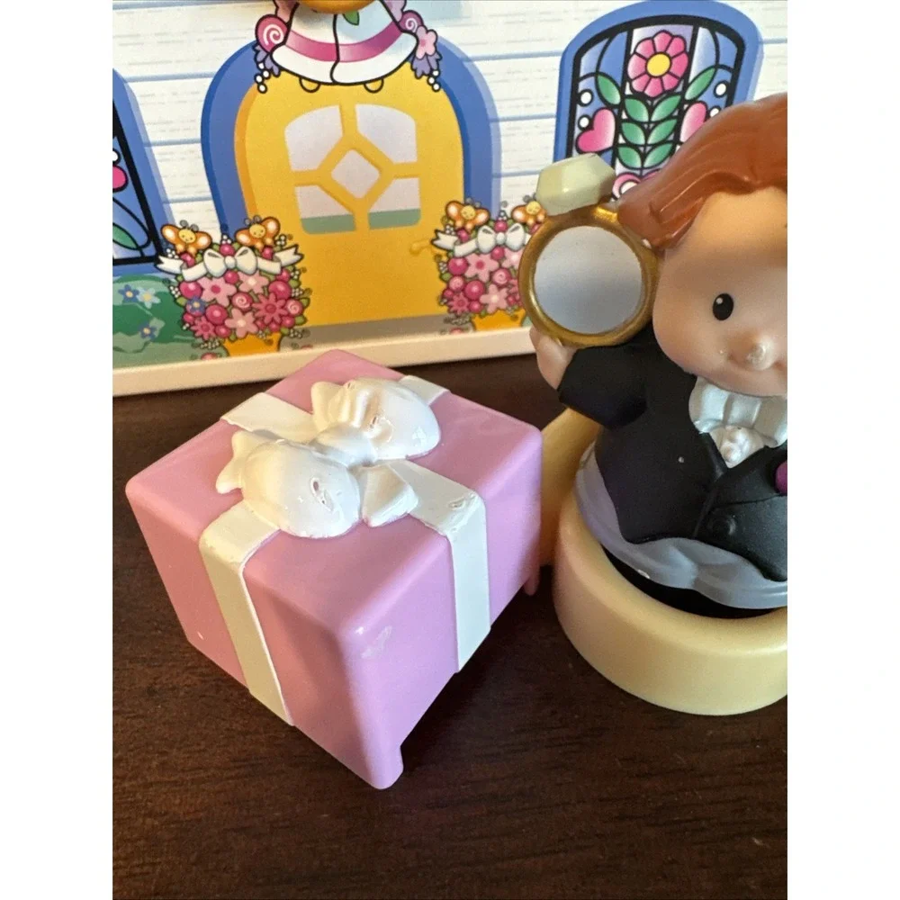 7 Pc. 2008 Fisher Price Little People Wedding Chapel On The Go Cottage Bridegroo